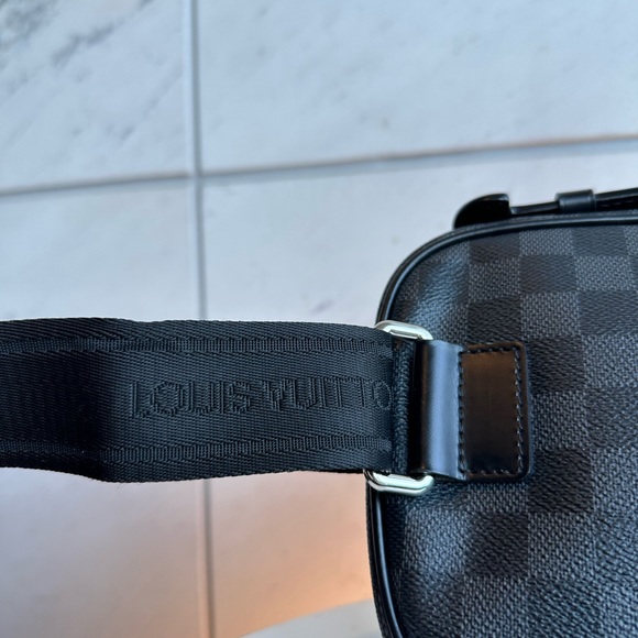 LV Ambler Waist Crossbody Shoulder Graphite Damier Bag Louis Vuitton Like New - Picture 10 of 15